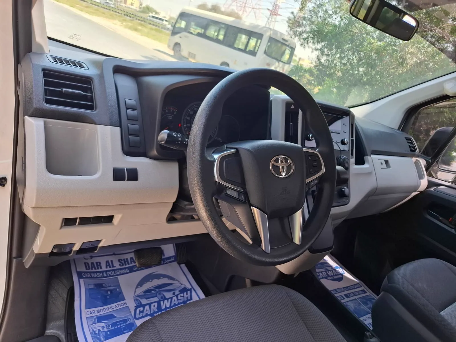 Toyota Hiace Commuter — 12 to 14 Seat Standard Van — view 7