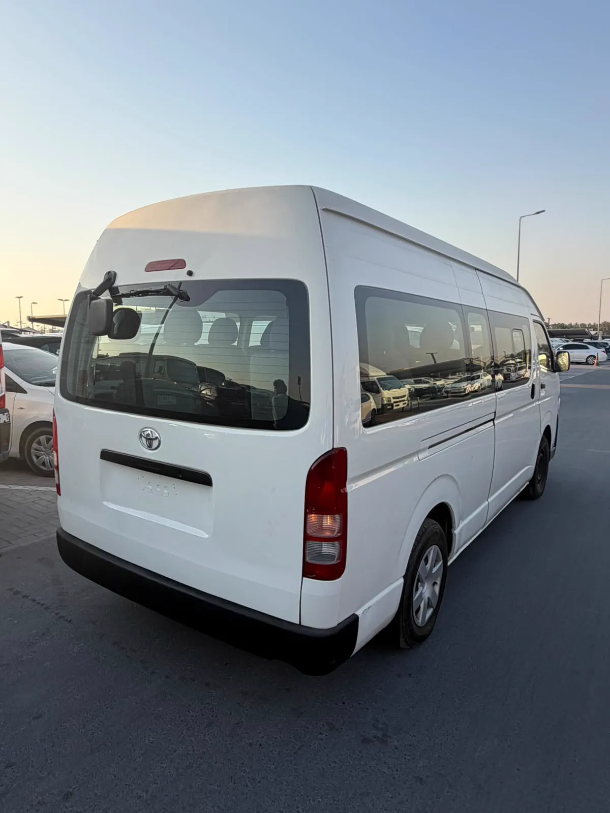 Toyota Hiace New Model — 12 to 16 Seat Modern Van — view 4