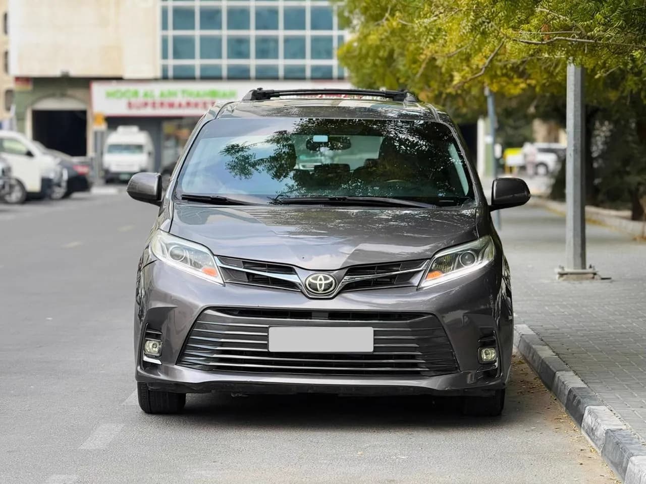 Toyota Sienna — 7 to 8 Seat Luxury Minivan — view 3