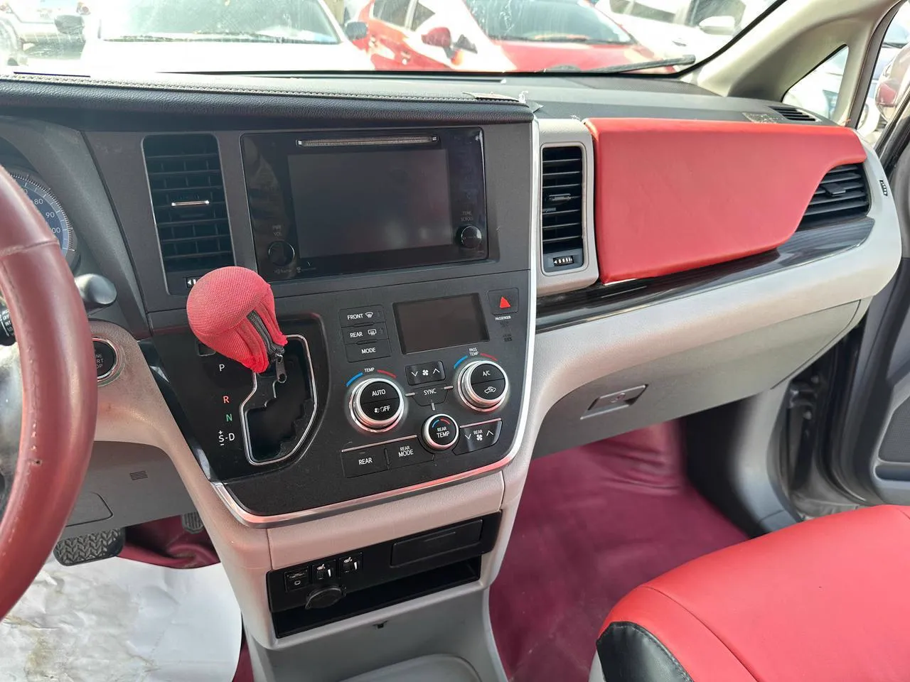 Toyota Sienna — 7 to 8 Seat Luxury Minivan — view 5